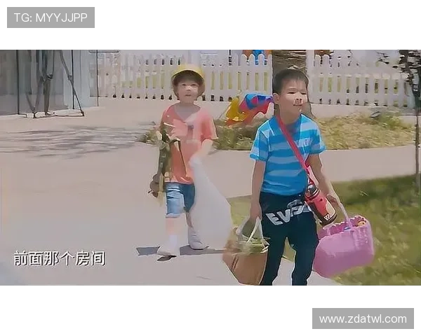 在小区门口碰到袁悦，穿家居服拎菜篮，手腕那块表和菜市场格格不入