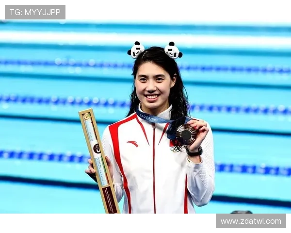 张雨霏训练完顺手买了个包，价格够我干一年