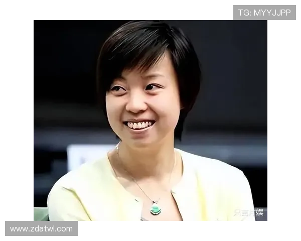 张怡宁买个咖啡都得先掏出哪个牌子信用卡，普通人真看不懂